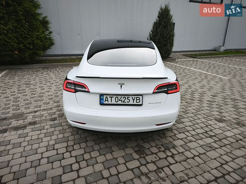 Седан Tesla Model 3 2021 в Івано-Франківську