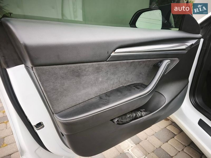 Седан Tesla Model 3 2021 в Івано-Франківську