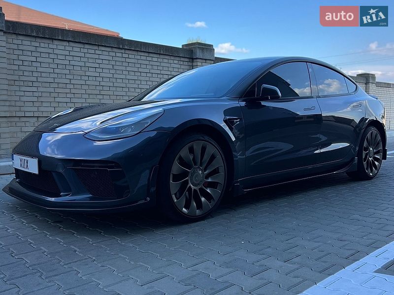 Седан Tesla Model 3 2021 в Києві