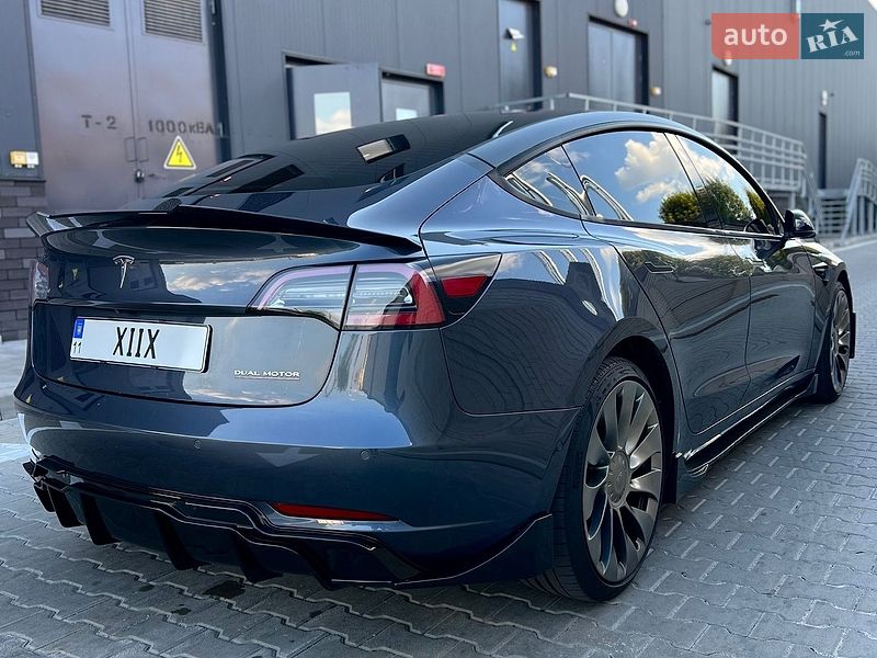 Седан Tesla Model 3 2021 в Києві
