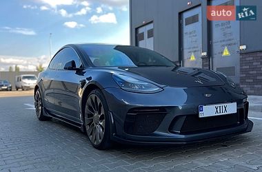 Седан Tesla Model 3 2021 в Києві
