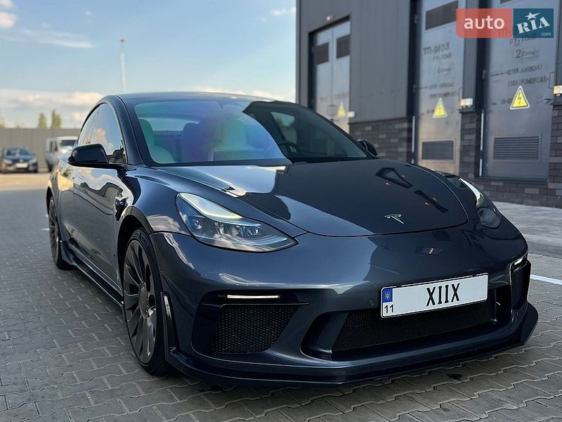 Седан Tesla Model 3 2021 в Киеве