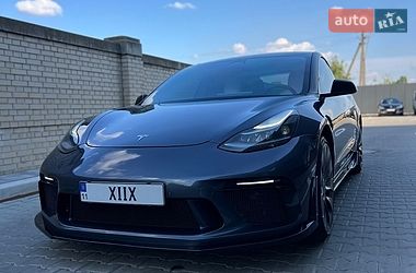 Седан Tesla Model 3 2021 в Києві
