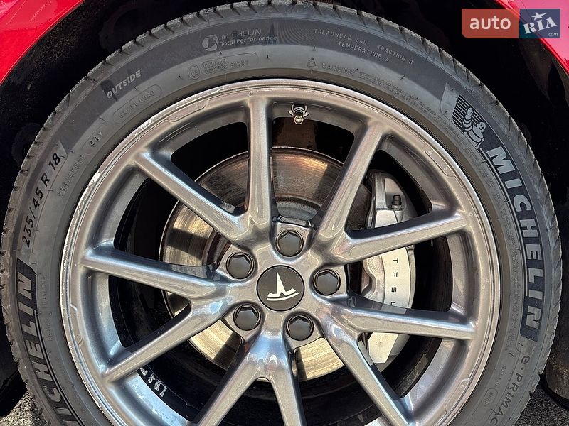 Седан Tesla Model 3 2018 в Киеве