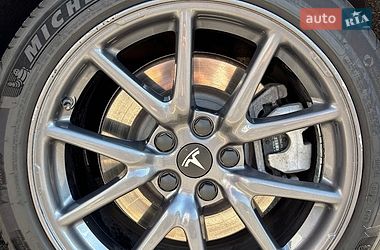 Седан Tesla Model 3 2018 в Киеве