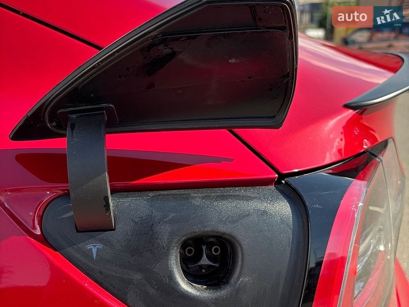 Седан Tesla Model 3 2018 в Киеве