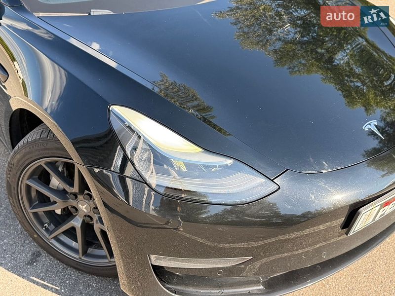 Седан Tesla Model 3 2021 в Киеве