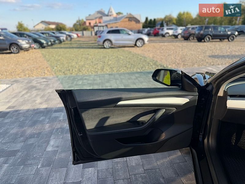 Седан Tesla Model 3 2021 в Коломые