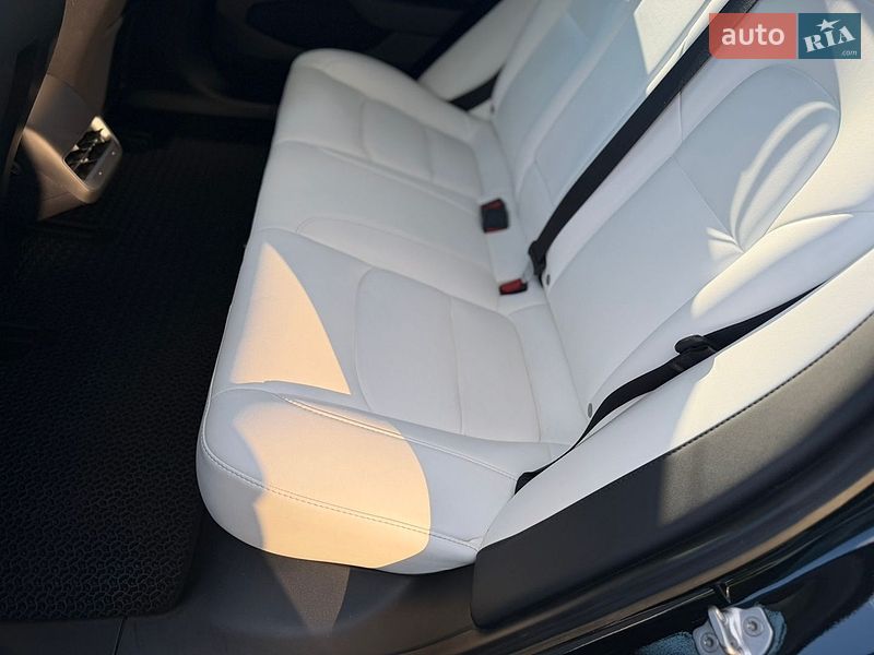 Седан Tesla Model 3 2021 в Коломые