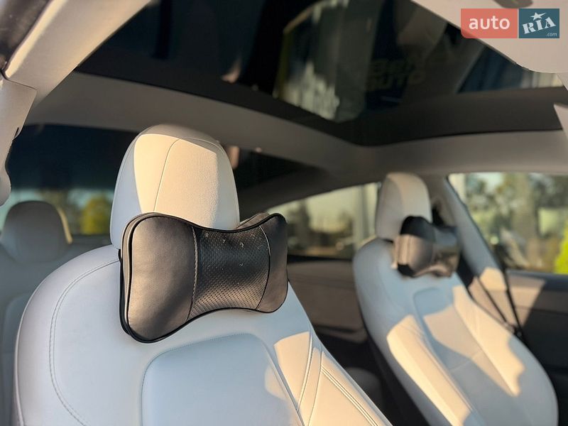 Седан Tesla Model 3 2021 в Коломые