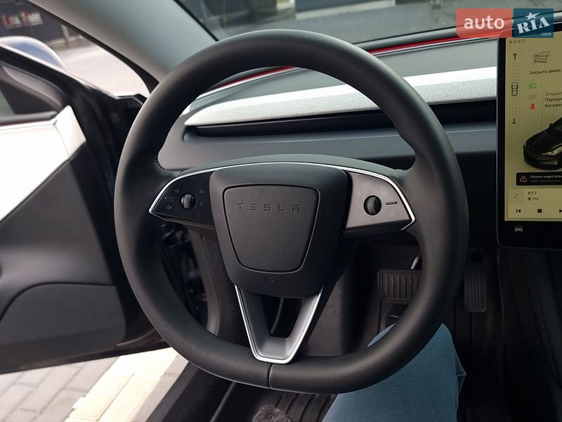 Седан Tesla Model 3 2025 в Кропивницькому
