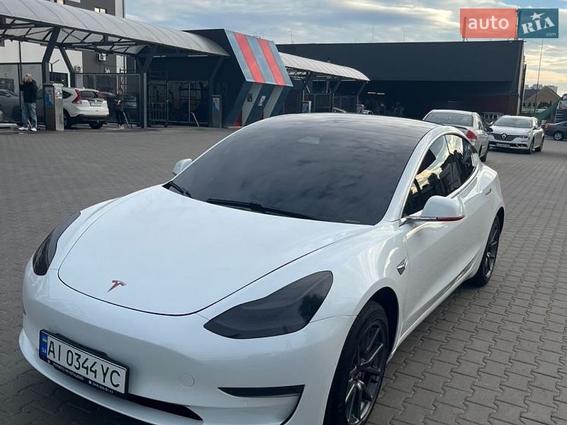 Седан Tesla Model 3 2020 в Києві