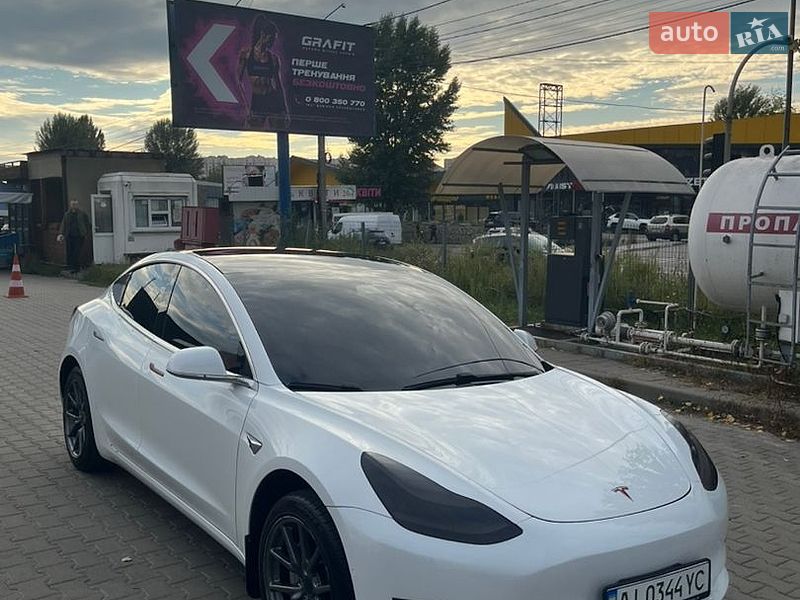 Седан Tesla Model 3 2020 в Киеве