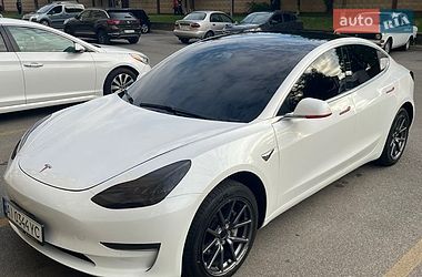 Седан Tesla Model 3 2020 в Києві
