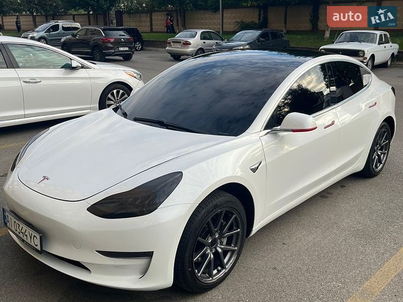 Седан Tesla Model 3 2020 в Києві