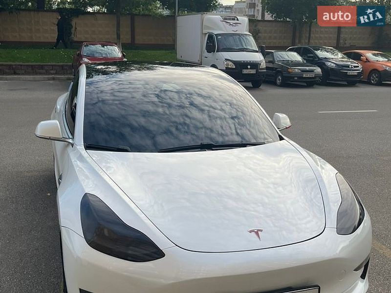 Седан Tesla Model 3 2020 в Києві