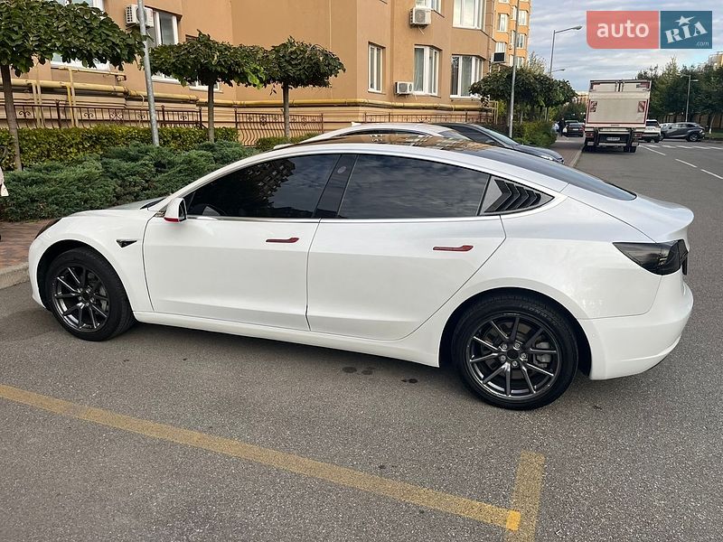 Седан Tesla Model 3 2020 в Києві