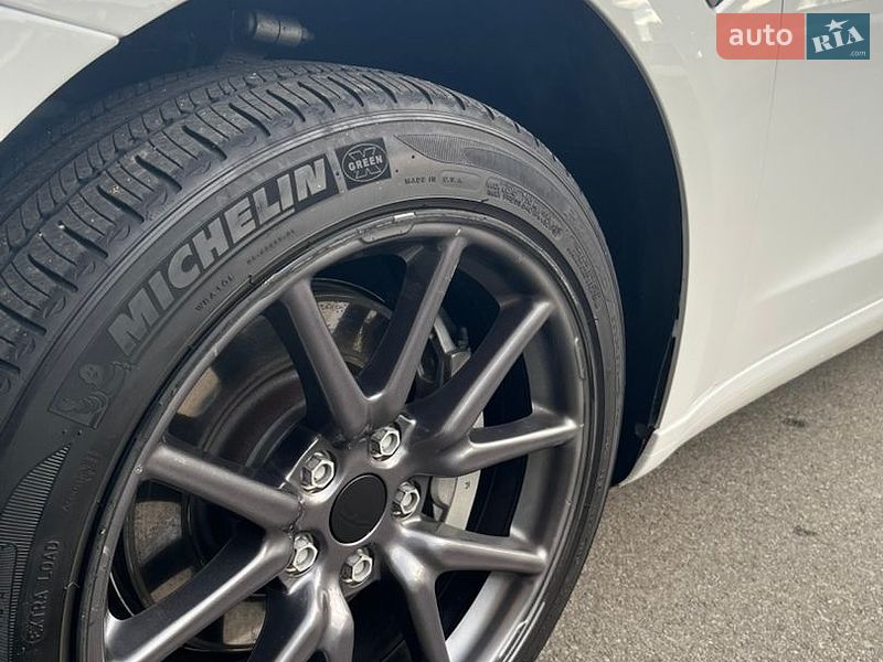 Седан Tesla Model 3 2020 в Києві