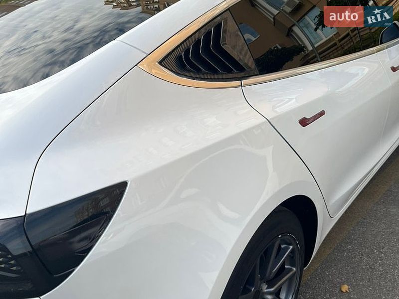 Седан Tesla Model 3 2020 в Києві