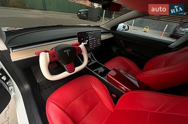 Седан Tesla Model 3 2020 в Києві