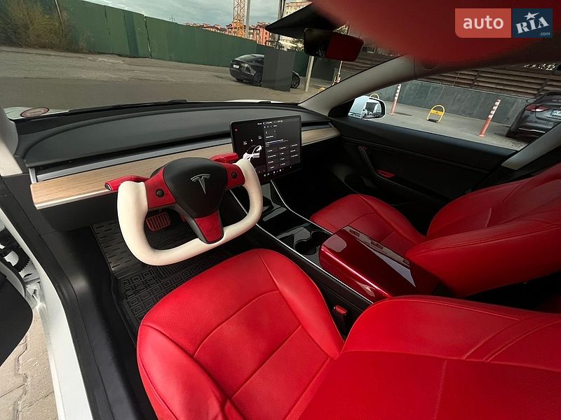 Седан Tesla Model 3 2020 в Києві
