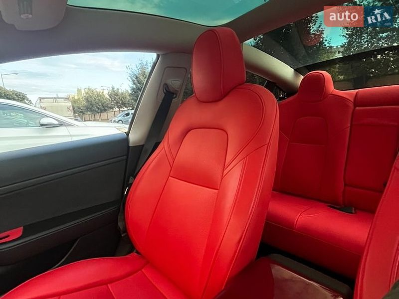 Седан Tesla Model 3 2020 в Києві