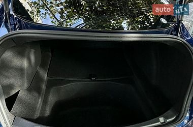 Седан Tesla Model 3 2018 в Авангарді