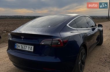 Седан Tesla Model 3 2018 в Авангарде