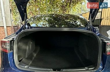 Седан Tesla Model 3 2018 в Авангарде