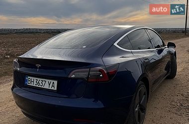 Седан Tesla Model 3 2018 в Авангарде