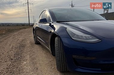 Седан Tesla Model 3 2018 в Авангарде