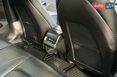 Седан Tesla Model 3 2018 в Авангарді