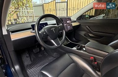 Седан Tesla Model 3 2018 в Авангарде