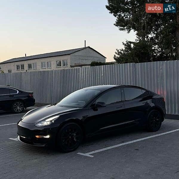 Седан Tesla Model 3 2021 в Львові