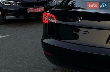 Седан Tesla Model 3 2021 в Львові