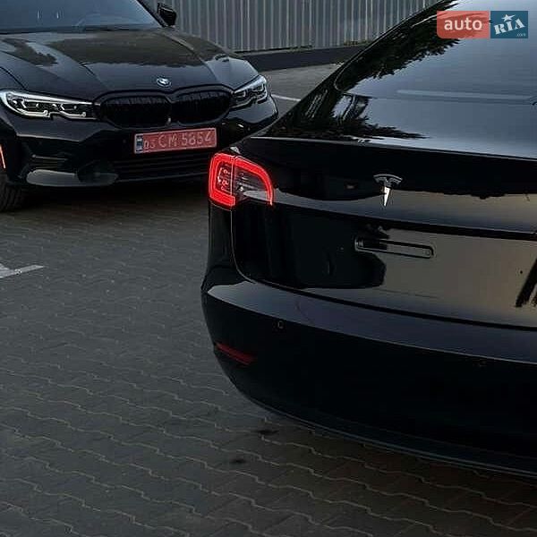 Седан Tesla Model 3 2021 в Львові