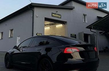 Седан Tesla Model 3 2021 в Львові