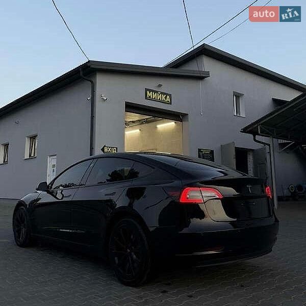 Седан Tesla Model 3 2021 в Львові