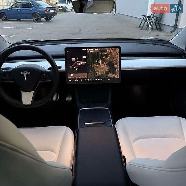 Седан Tesla Model 3 2021 в Львові