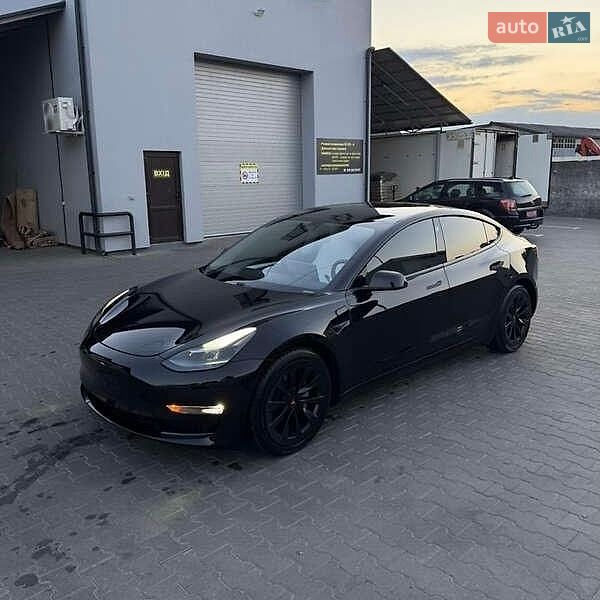 Седан Tesla Model 3 2021 в Львові
