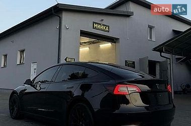 Седан Tesla Model 3 2021 в Львові