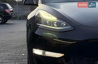 Седан Tesla Model 3 2021 в Львові