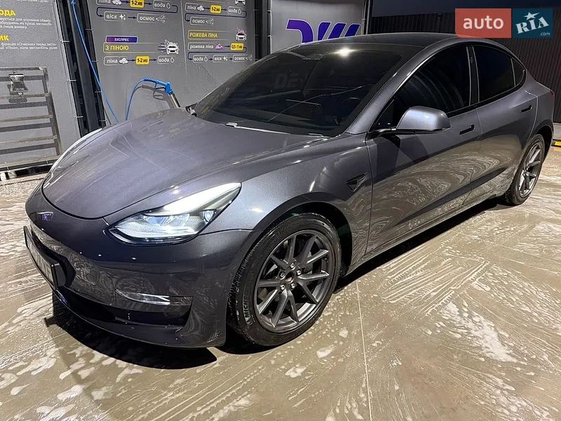 Tesla Model 3 2023