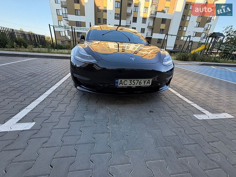 Седан Tesla Model 3 2018 в Луцке