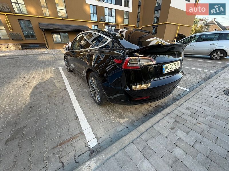Седан Tesla Model 3 2018 в Луцке