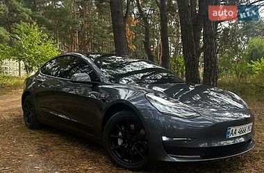 Седан Tesla Model 3 2020 в Києві