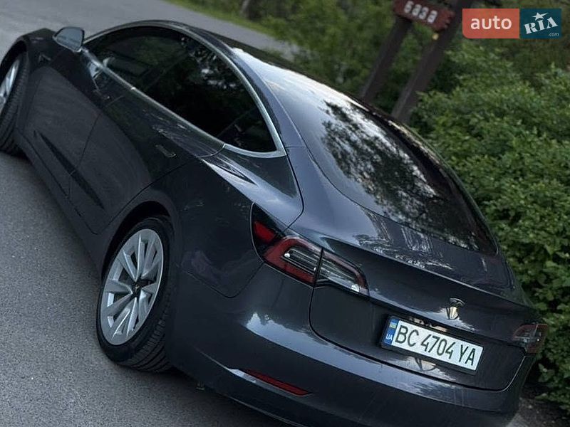 Седан Tesla Model 3 2019 в Львові