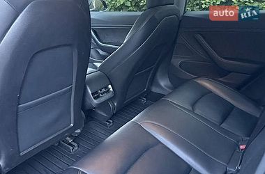 Седан Tesla Model 3 2019 в Львові