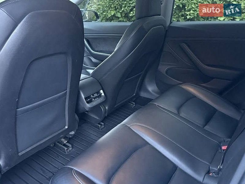 Седан Tesla Model 3 2019 в Львові