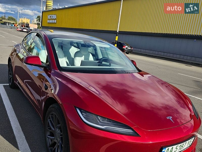 Седан Tesla Model 3 2024 в Киеве